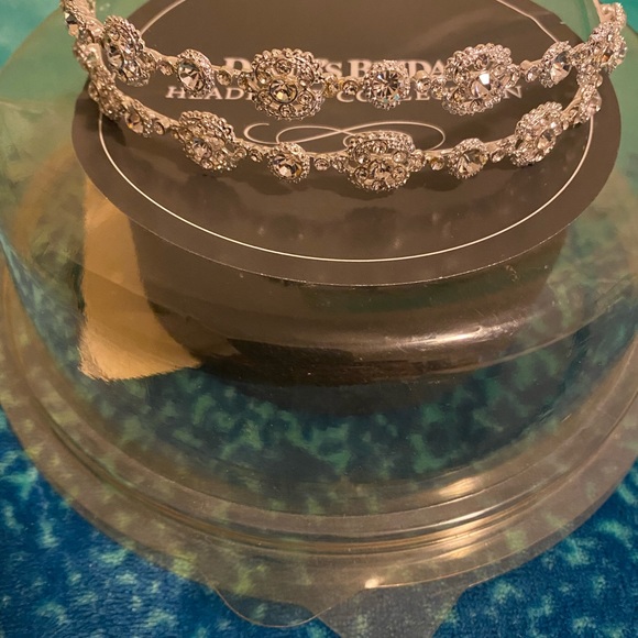 Stunning David’s Bridal CRYSTAL & Silver Double Row Headband Headpiece - Picture 2 of 7